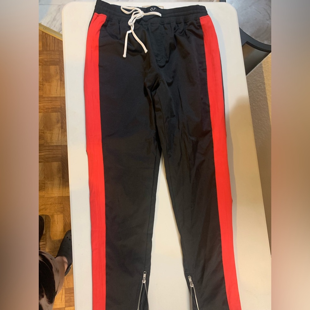 New jaywalker pants
ankle side zipper, size M